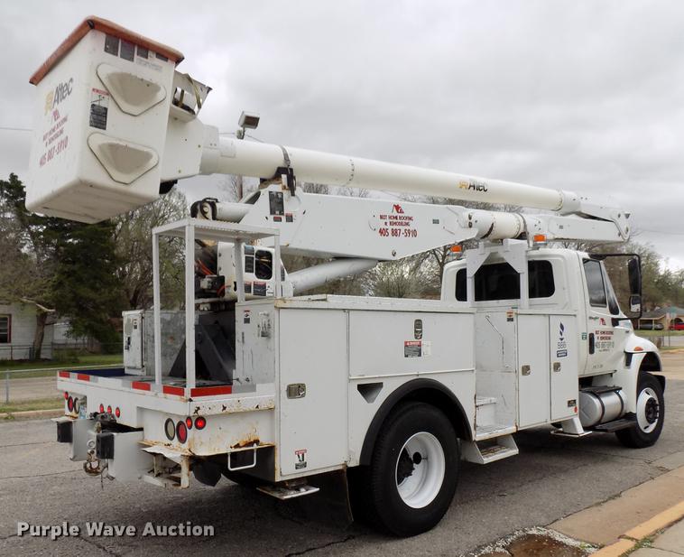 image for item DF4412 2009 International DuraStar 4300 bucket truck