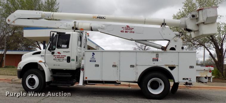 image for item DF4412 2009 International DuraStar 4300 bucket truck