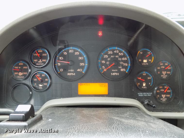 image for item DF4412 2009 International DuraStar 4300 bucket truck