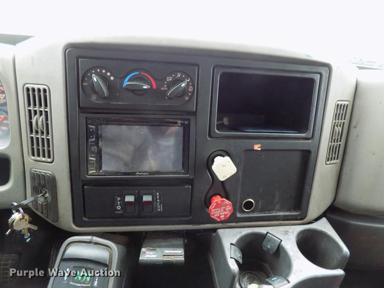 image for item DF4412 2009 International DuraStar 4300 bucket truck