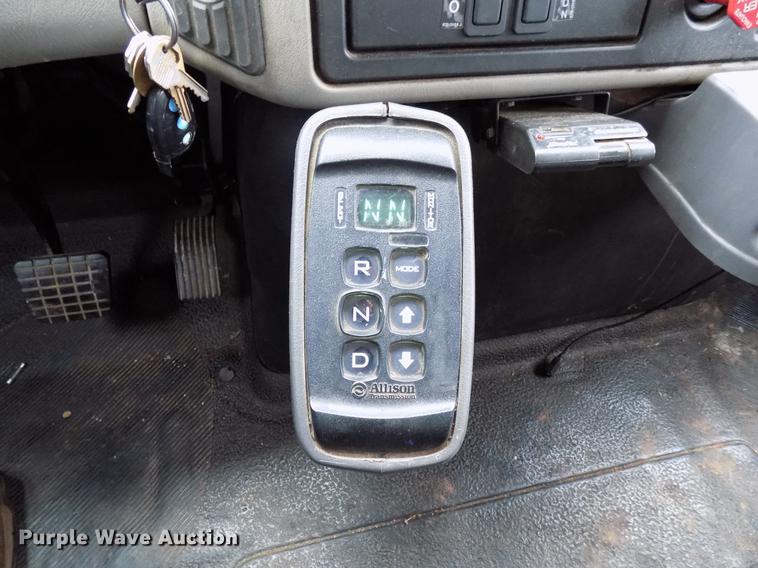 image for item DF4412 2009 International DuraStar 4300 bucket truck