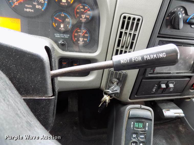 image for item DF4412 2009 International DuraStar 4300 bucket truck