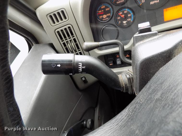 image for item DF4412 2009 International DuraStar 4300 bucket truck