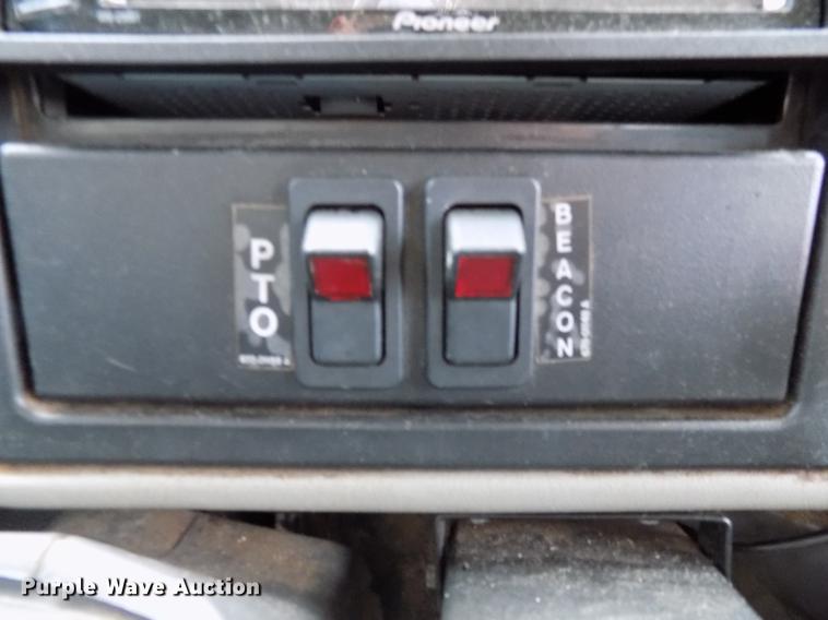 image for item DF4412 2009 International DuraStar 4300 bucket truck