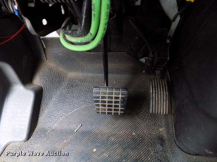 image for item DF4412 2009 International DuraStar 4300 bucket truck