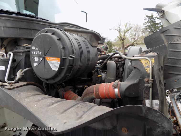 image for item DF4412 2009 International DuraStar 4300 bucket truck