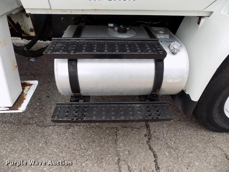 image for item DF4412 2009 International DuraStar 4300 bucket truck