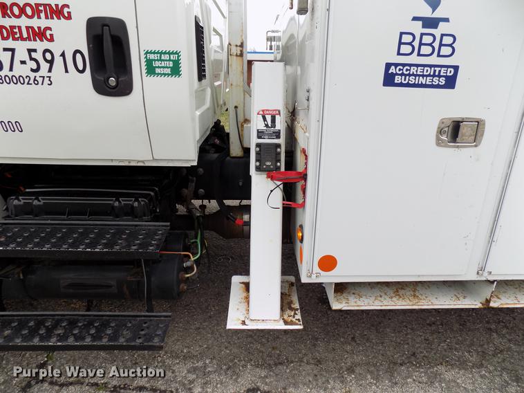image for item DF4412 2009 International DuraStar 4300 bucket truck