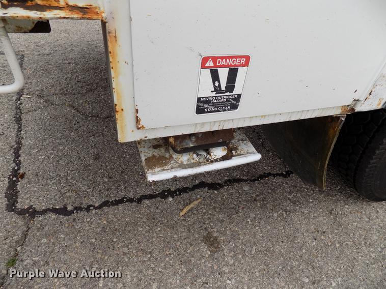 image for item DF4412 2009 International DuraStar 4300 bucket truck