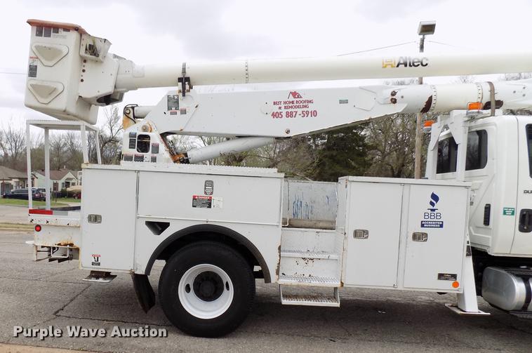 image for item DF4412 2009 International DuraStar 4300 bucket truck