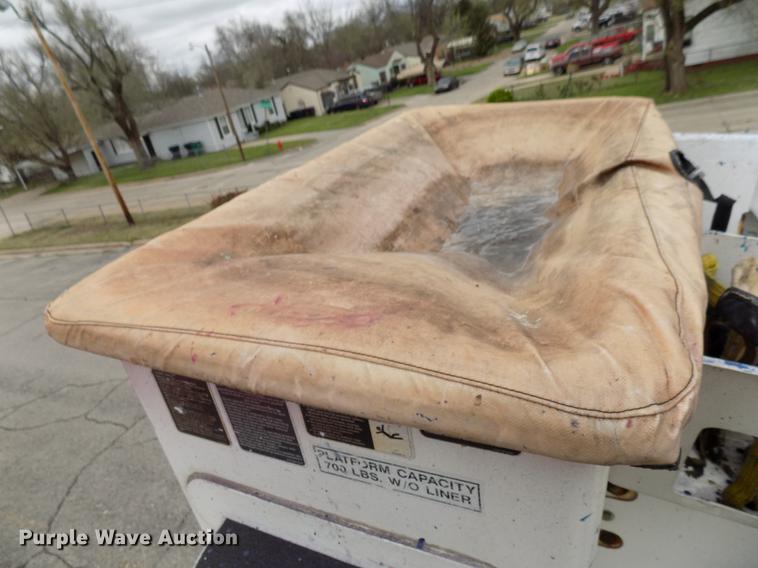 image for item DF4412 2009 International DuraStar 4300 bucket truck