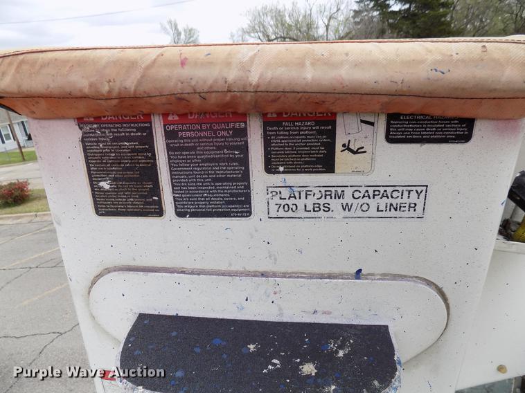 image for item DF4412 2009 International DuraStar 4300 bucket truck