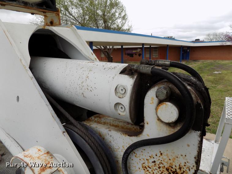 image for item DF4412 2009 International DuraStar 4300 bucket truck