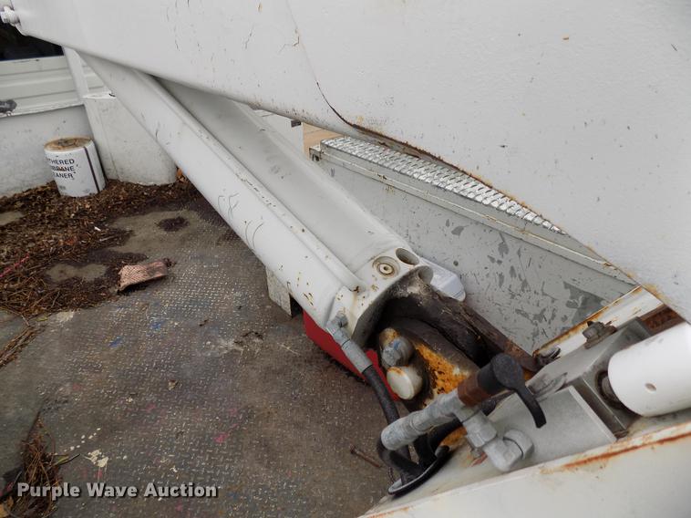 image for item DF4412 2009 International DuraStar 4300 bucket truck