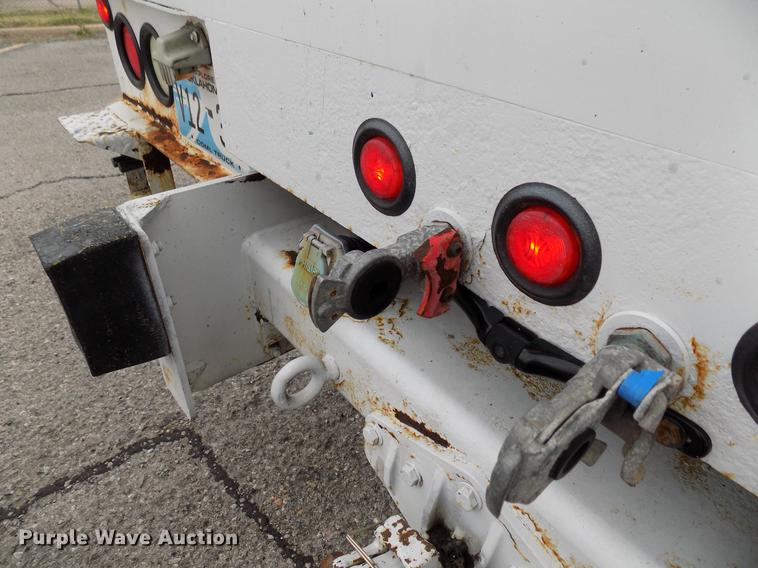 image for item DF4412 2009 International DuraStar 4300 bucket truck