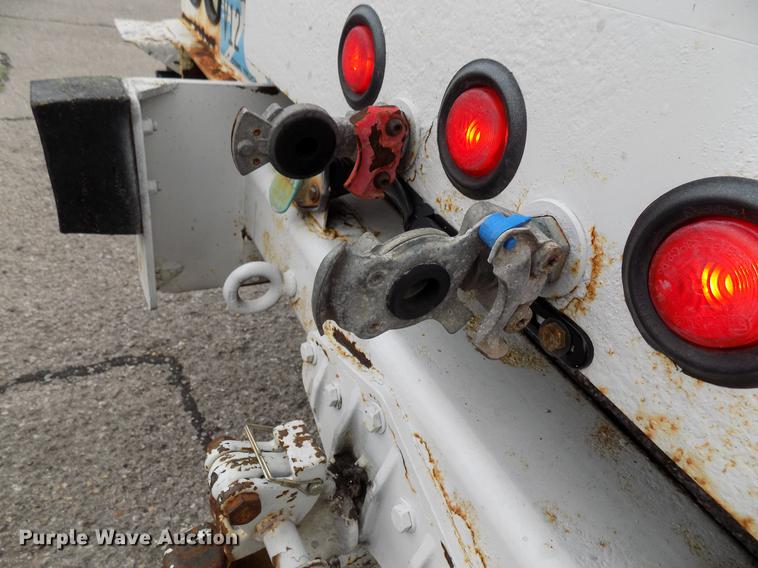 image for item DF4412 2009 International DuraStar 4300 bucket truck