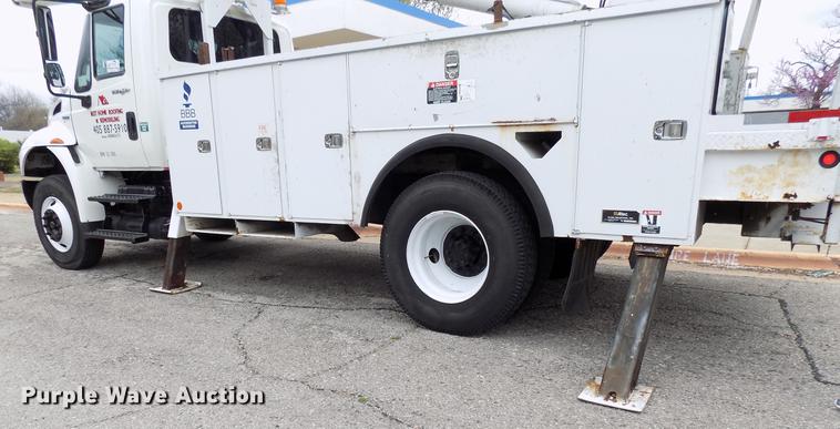 image for item DF4412 2009 International DuraStar 4300 bucket truck