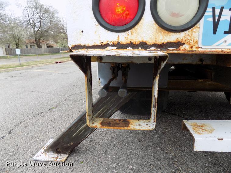 image for item DF4412 2009 International DuraStar 4300 bucket truck