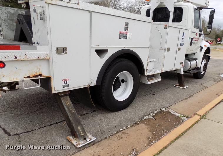 image for item DF4412 2009 International DuraStar 4300 bucket truck