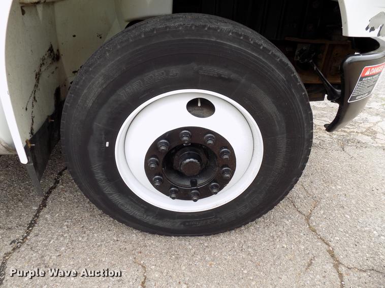 image for item DF4412 2009 International DuraStar 4300 bucket truck