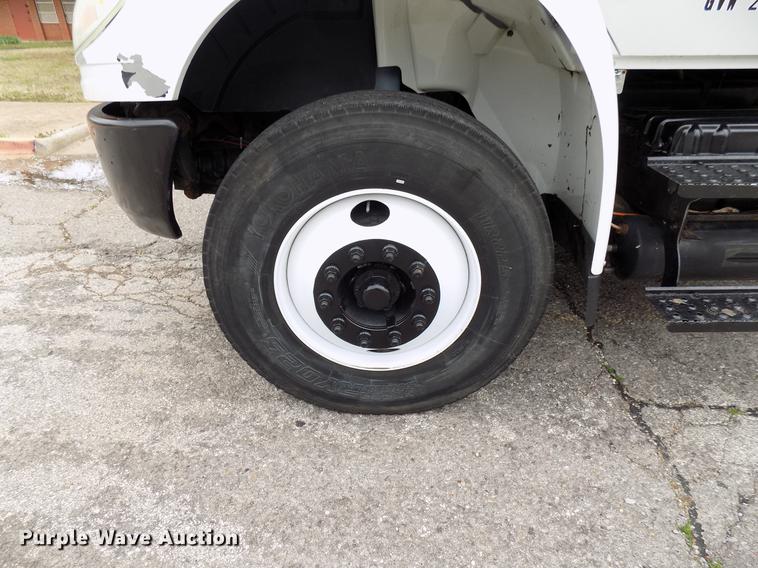 image for item DF4412 2009 International DuraStar 4300 bucket truck