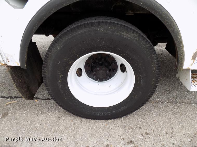 image for item DF4412 2009 International DuraStar 4300 bucket truck