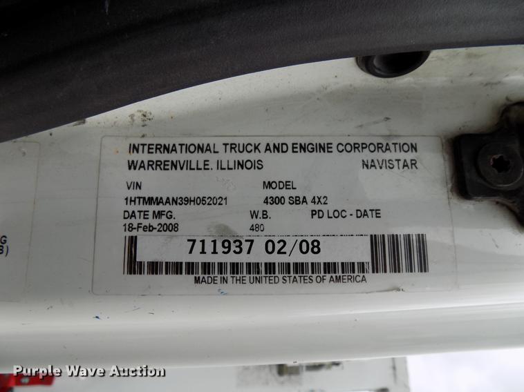 image for item DF4412 2009 International DuraStar 4300 bucket truck