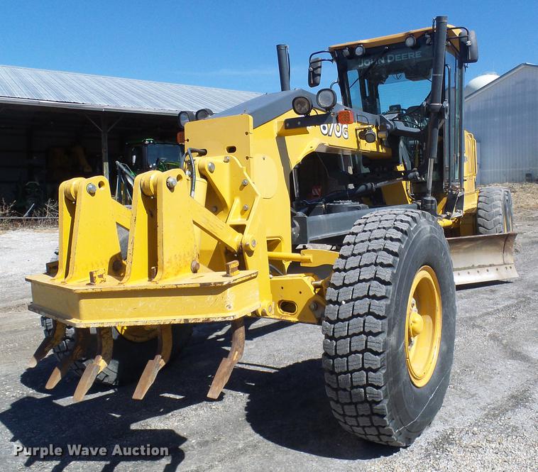 image for item DF7154 2010 John Deere 670G motor grader