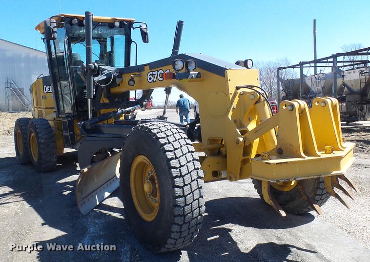 image for item DF7154 2010 John Deere 670G motor grader
