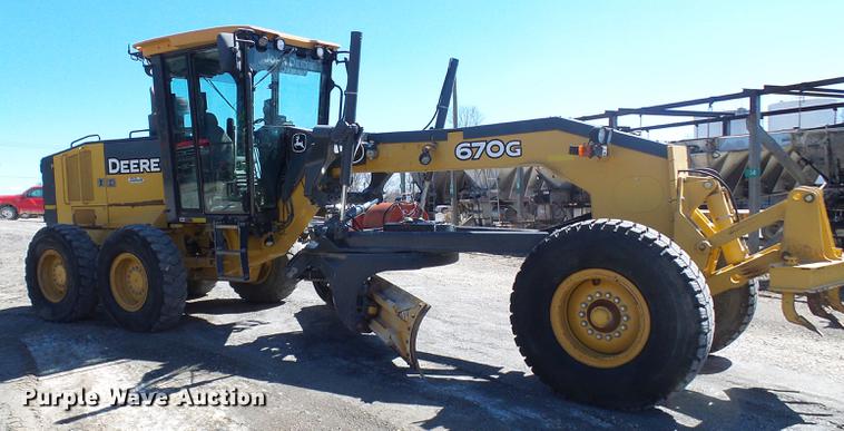 image for item DF7154 2010 John Deere 670G motor grader