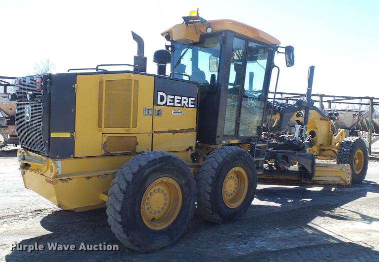 image for item DF7154 2010 John Deere 670G motor grader