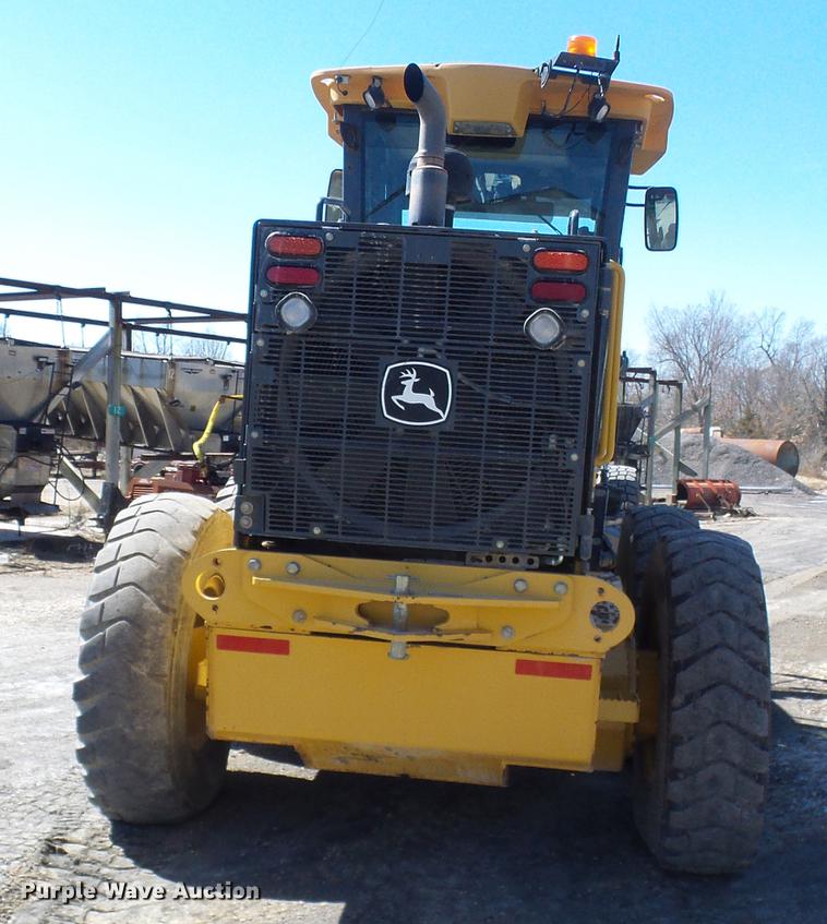 image for item DF7154 2010 John Deere 670G motor grader