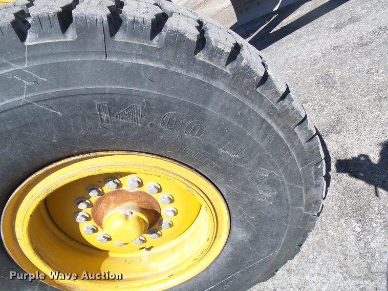 image for item DF7154 2010 John Deere 670G motor grader