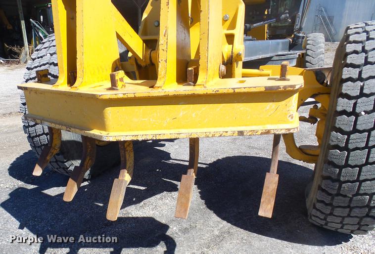 image for item DF7154 2010 John Deere 670G motor grader