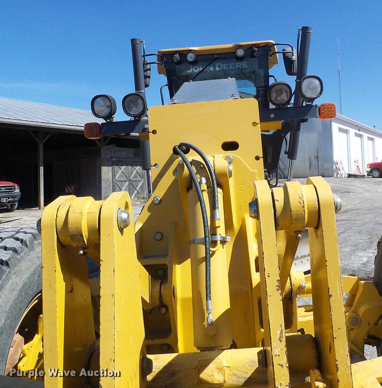 image for item DF7154 2010 John Deere 670G motor grader