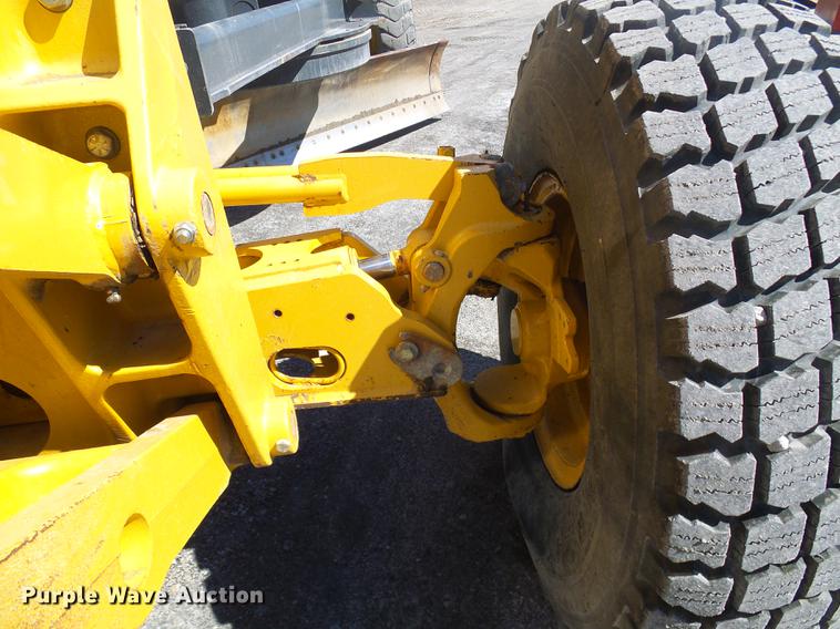 image for item DF7154 2010 John Deere 670G motor grader