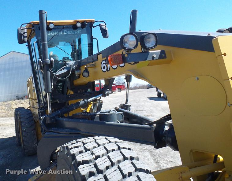 image for item DF7154 2010 John Deere 670G motor grader