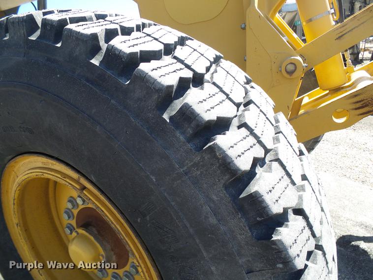 image for item DF7154 2010 John Deere 670G motor grader