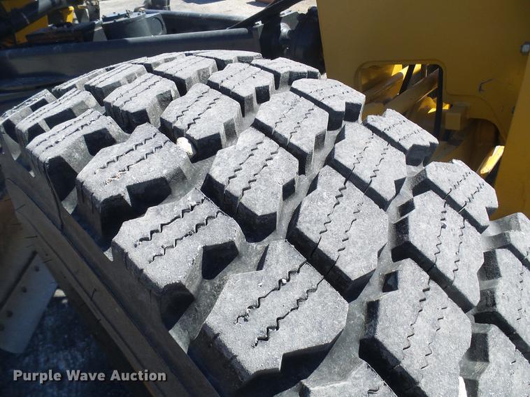 image for item DF7154 2010 John Deere 670G motor grader