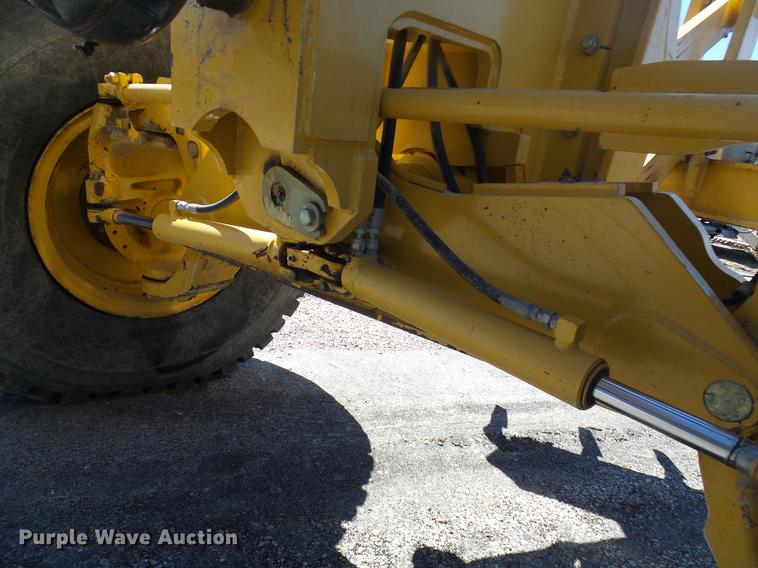 image for item DF7154 2010 John Deere 670G motor grader