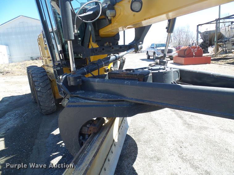 image for item DF7154 2010 John Deere 670G motor grader