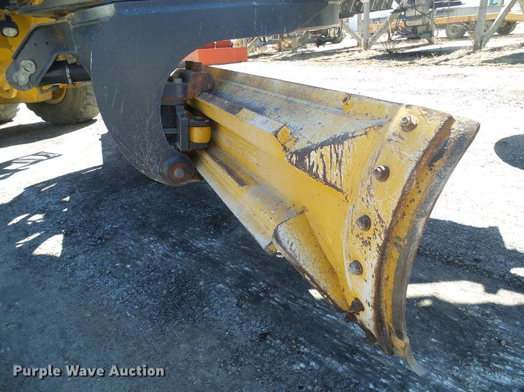 image for item DF7154 2010 John Deere 670G motor grader