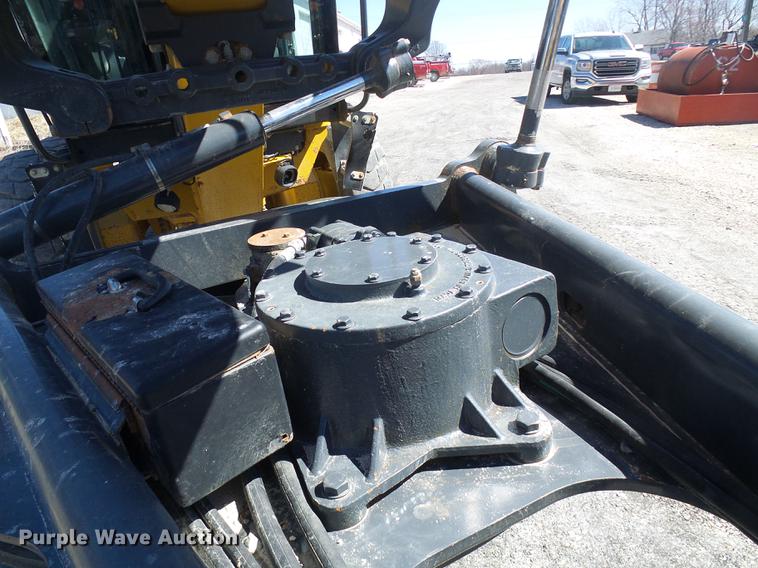 image for item DF7154 2010 John Deere 670G motor grader