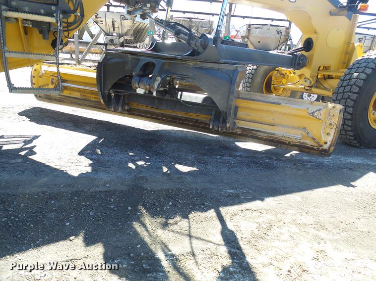 image for item DF7154 2010 John Deere 670G motor grader