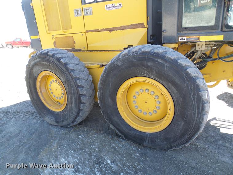 image for item DF7154 2010 John Deere 670G motor grader