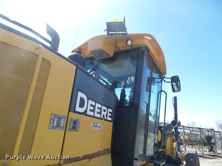 image for item DF7154 2010 John Deere 670G motor grader