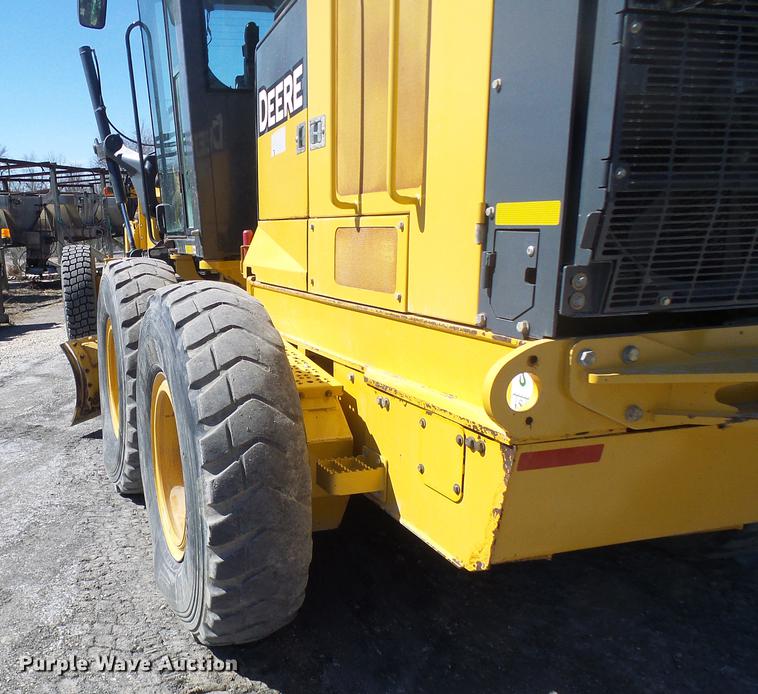 image for item DF7154 2010 John Deere 670G motor grader