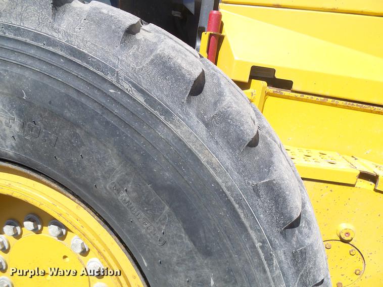 image for item DF7154 2010 John Deere 670G motor grader