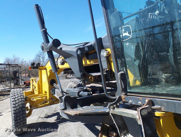 image for item DF7154 2010 John Deere 670G motor grader