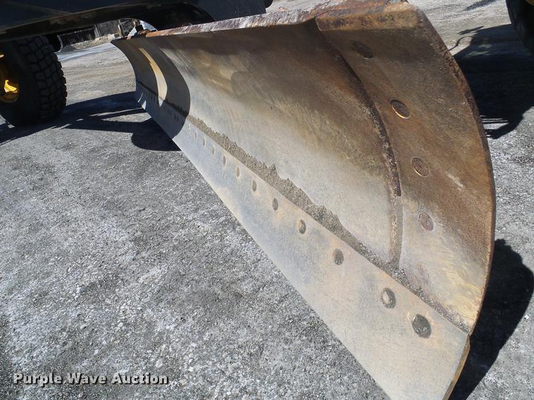 image for item DF7154 2010 John Deere 670G motor grader